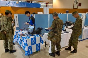 ＡＣＳＬ、陸上自衛隊富士駐屯地にて開催された「富士調査研究会同」に出展し 、災害・警備分野で活用できる国産ドローンSOTEN（蒼天）およびPF2-AEを展示