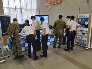 ＡＣＳＬ、陸上自衛隊十条駐屯地にて開催された「ロジスティクス展」に出展し 、物流・災害・警備分野で活用できる国産ドローンを展示